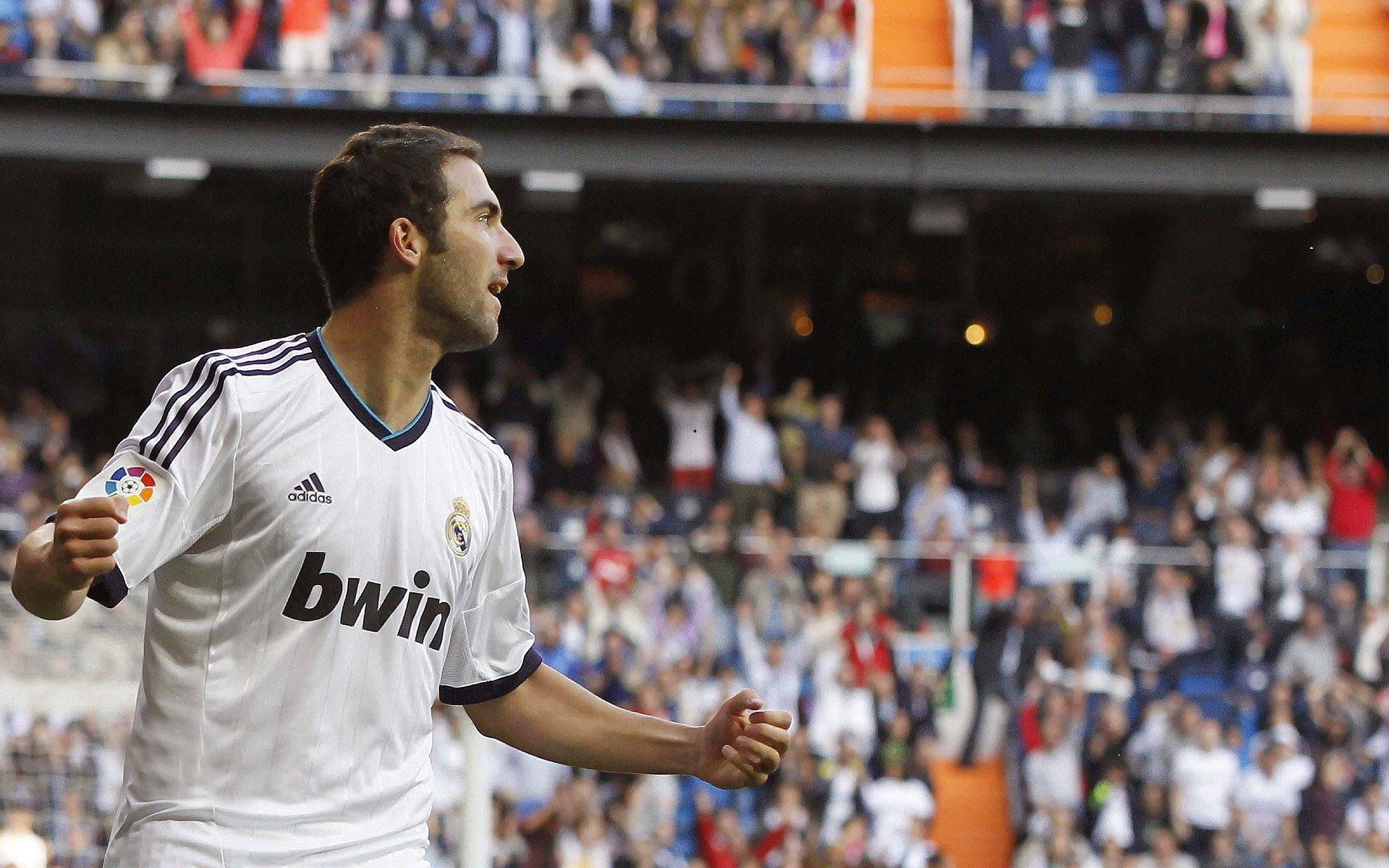 德媒曝帕斯坚定留守亚平宁，滕哈赫今夏首笔引援计划意外搁浅